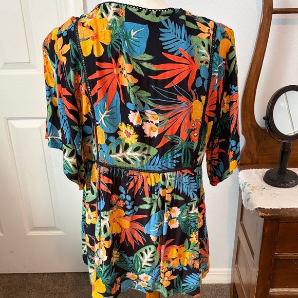 Angie Multicolor Floral V-Neck Blouse - Picture 3 of 5